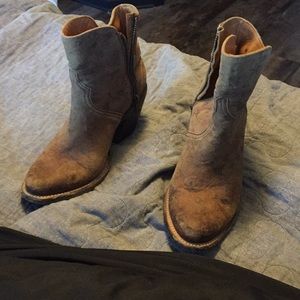 Lucchese SZ 6.5 tan cowgirl bootie